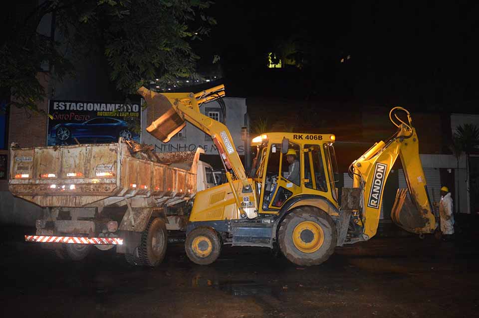 Trabalho de limpeza começou logo após a forte chuva