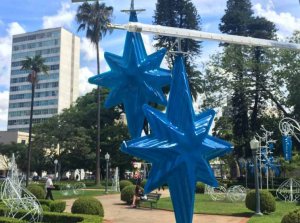 Azul é a principal cor da decoração e simboliza as águas termais