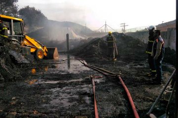 incêndio em galpão de indústria de reciclagem - Jornal da Cidade