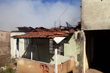 incêndio em residência no Santa Rosália - Jornal da Cidade