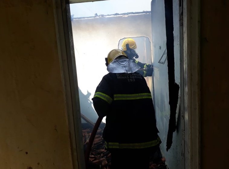 incêndio em residência no Santa Rosália - Jornal da Cidade