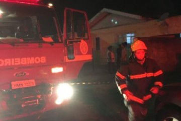 incendio em casa no bairro Santana - Jornal da Cidade