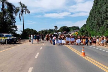 índios-protestam - Jornal da Cidade