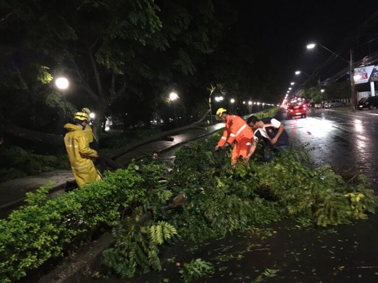 chuva forte em Poços - Jornal da Cidade