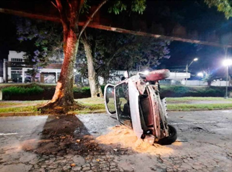 bate-o-carro-na-avenida-João-Pinheiro (1)