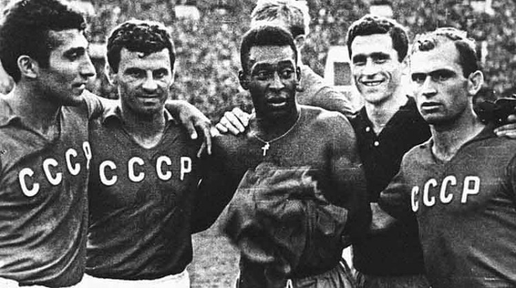 O-dia-em-que-Pelé-jogou-contra-a-URSS (1)